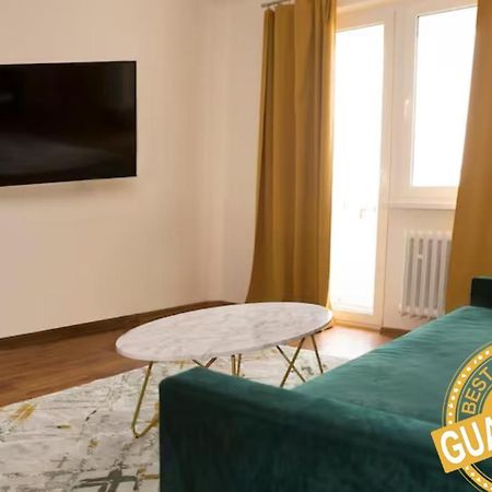 New Colorful Apartment With Big Balcony 브라티슬라바 외부 사진