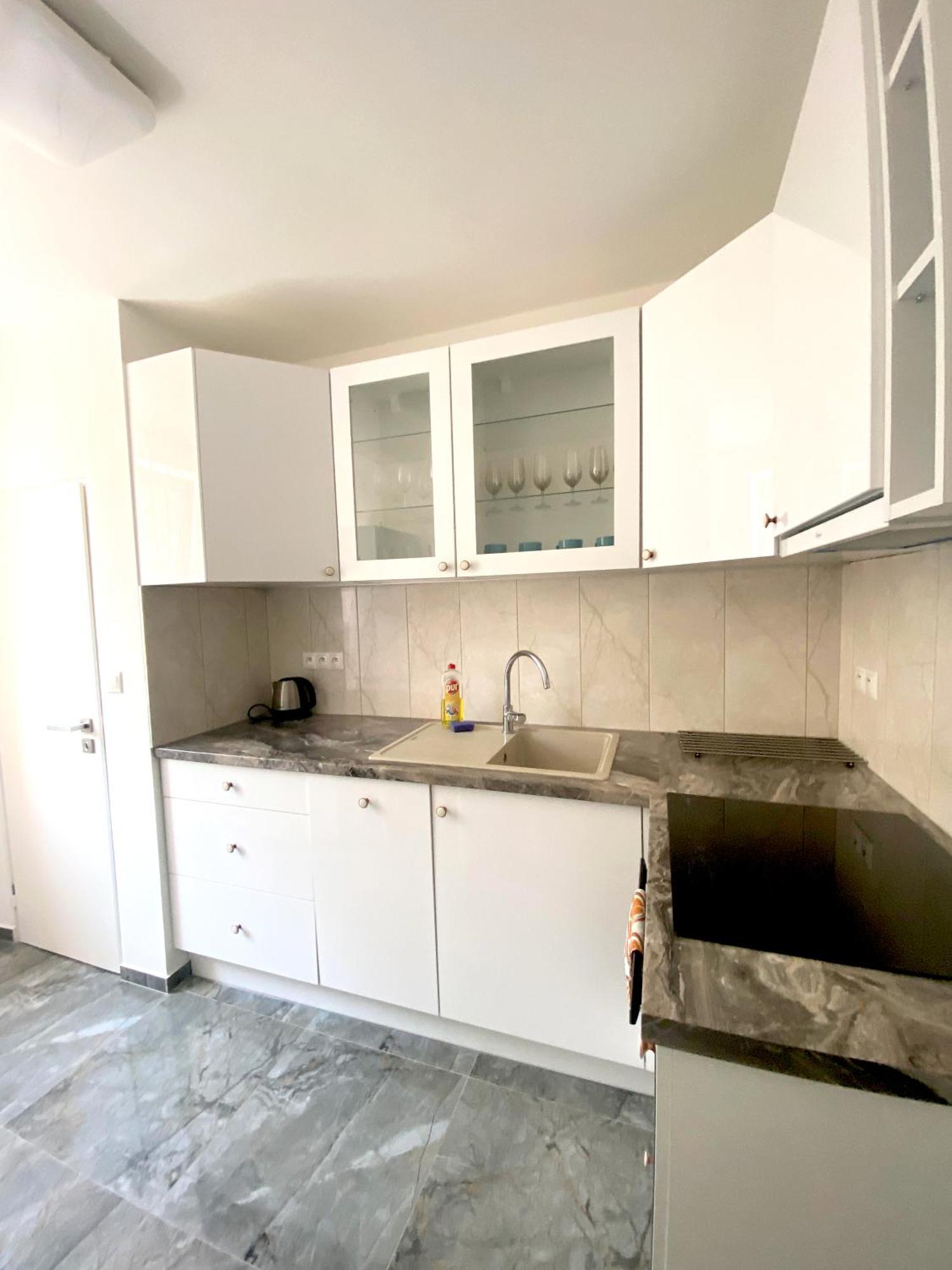 New Colorful Apartment With Big Balcony 브라티슬라바 외부 사진