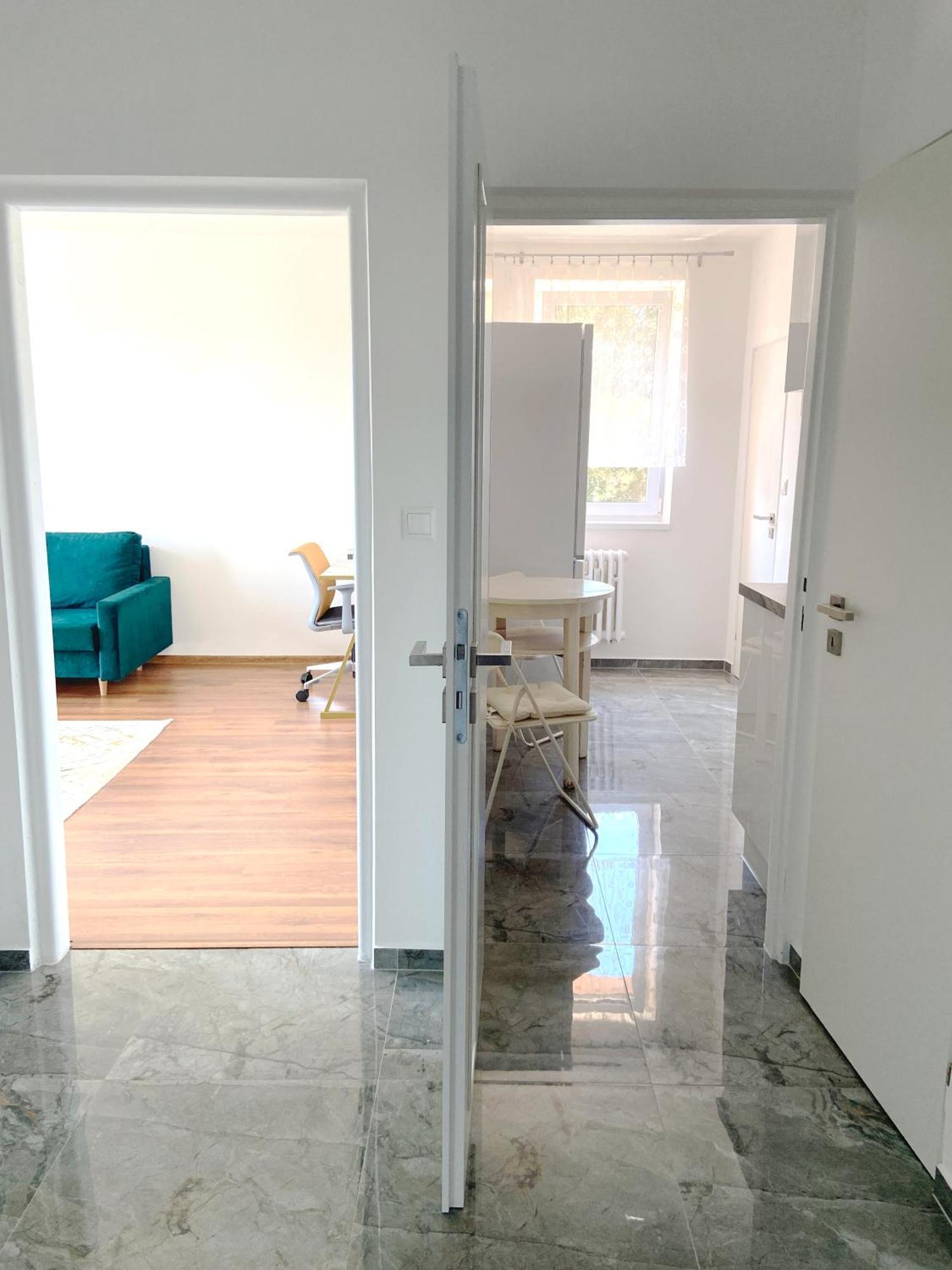 New Colorful Apartment With Big Balcony 브라티슬라바 외부 사진